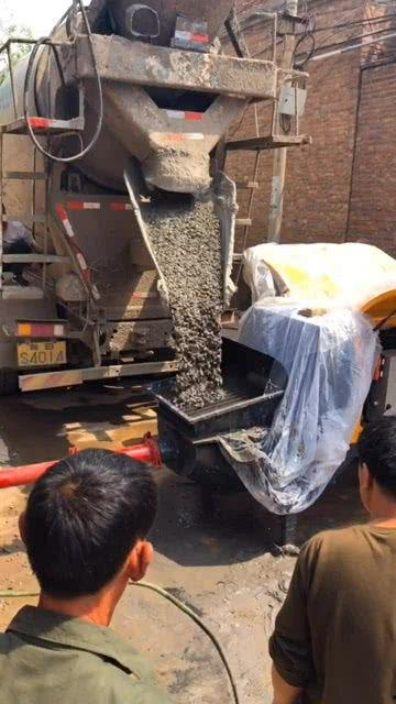 混凝土输送带工作视频,混凝土输送带高效作业现场实况解析