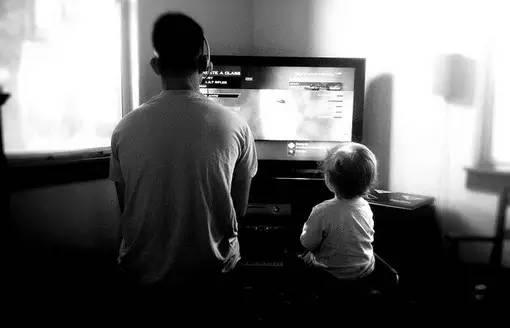 父亲朗诵视频,唤起岁月记忆的温暖瞬间