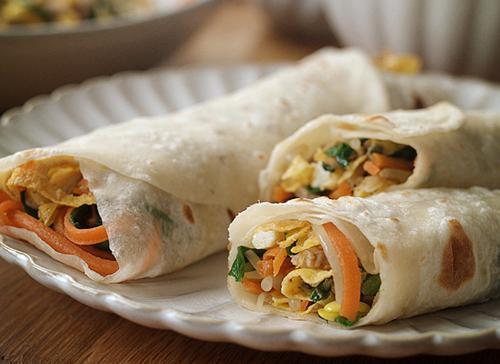 饼卷菜视频,家常美味，一卷尽享